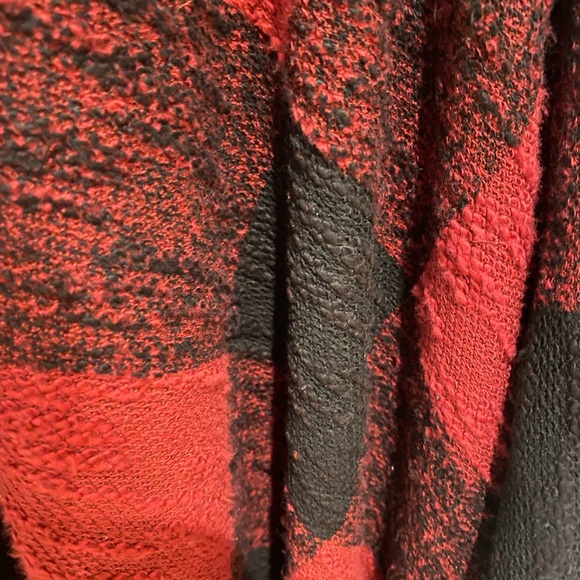 Women’s red and black Buffalo plaid shawl size s/m - Picture 8 of 8